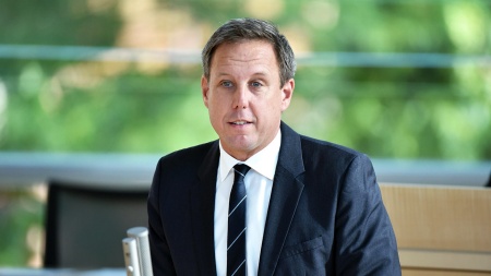 SPD-Fraktionschef Thomas Losse-Müller hält eine Rede im Plenarsaal des Schleswig-Holsteinischen Landtages.