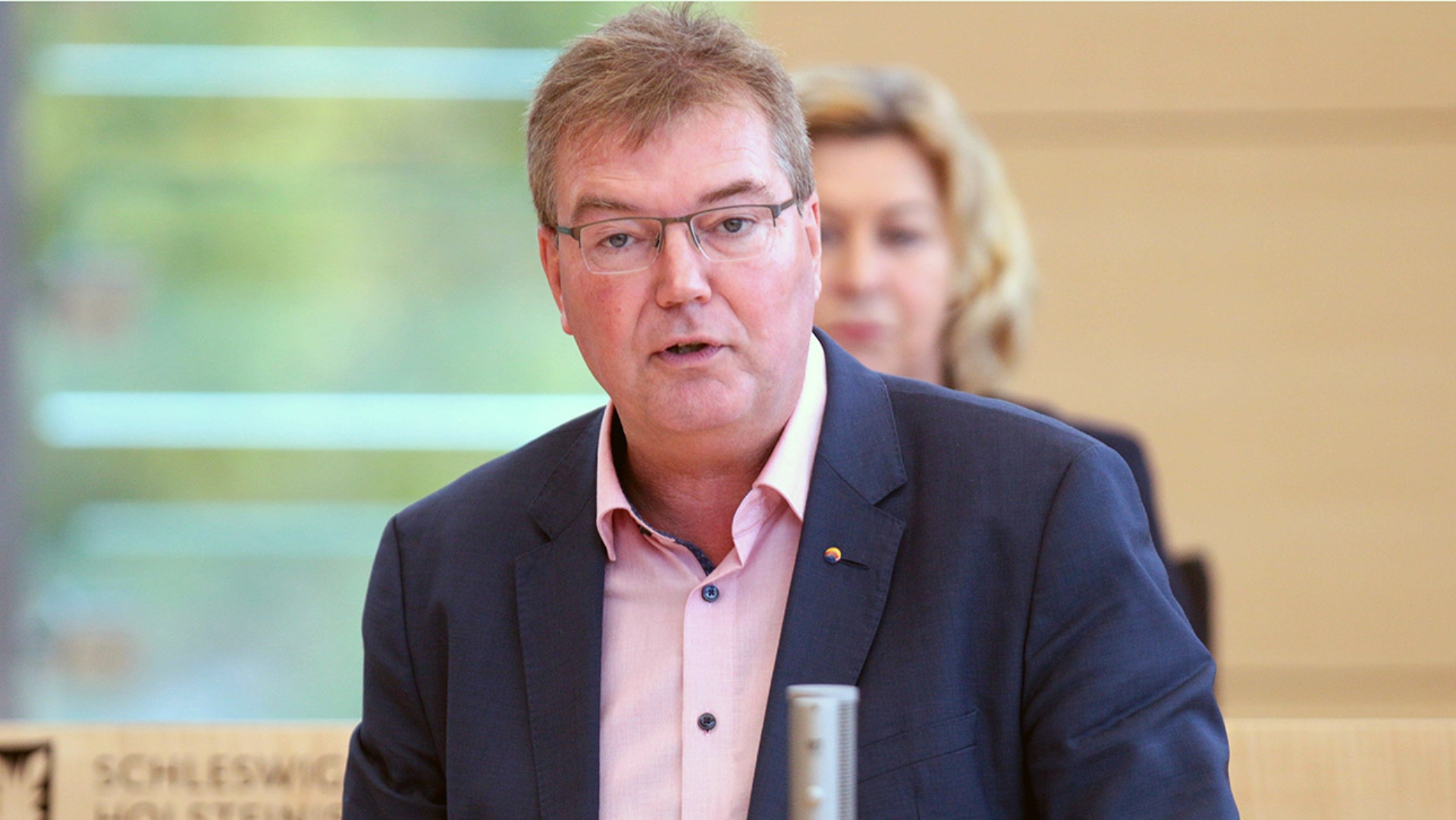 Harms, Lars SSW Plenum  © Foto: Michael August SSW-Fraktionschef Lars Harms hält eine Rede im Plenarsaal des Schleswig-Holsteinischen Landtages.