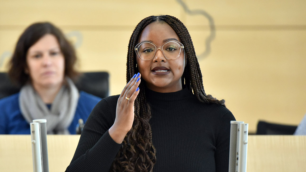 Touré, Aminata Ministerin Grüne Plenum