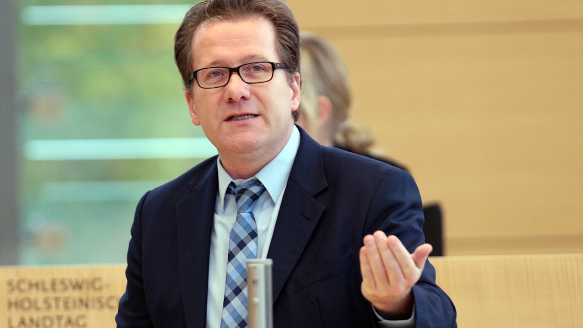 Der SPD-Abgeordnete Martin Habersaat hält eine Rede im Plenarsaal des Schleswig-Holsteischen Landtages.