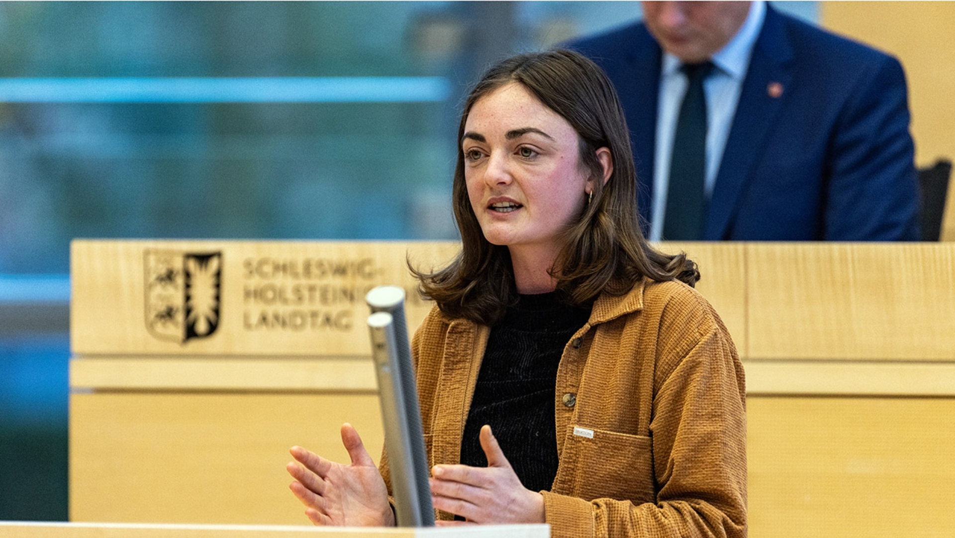 Die Grünen-Abgeordnete Nelly Waldeck hält eine Rede im Plenarsaal des Schleswig-Holsteinischen Landtages.
