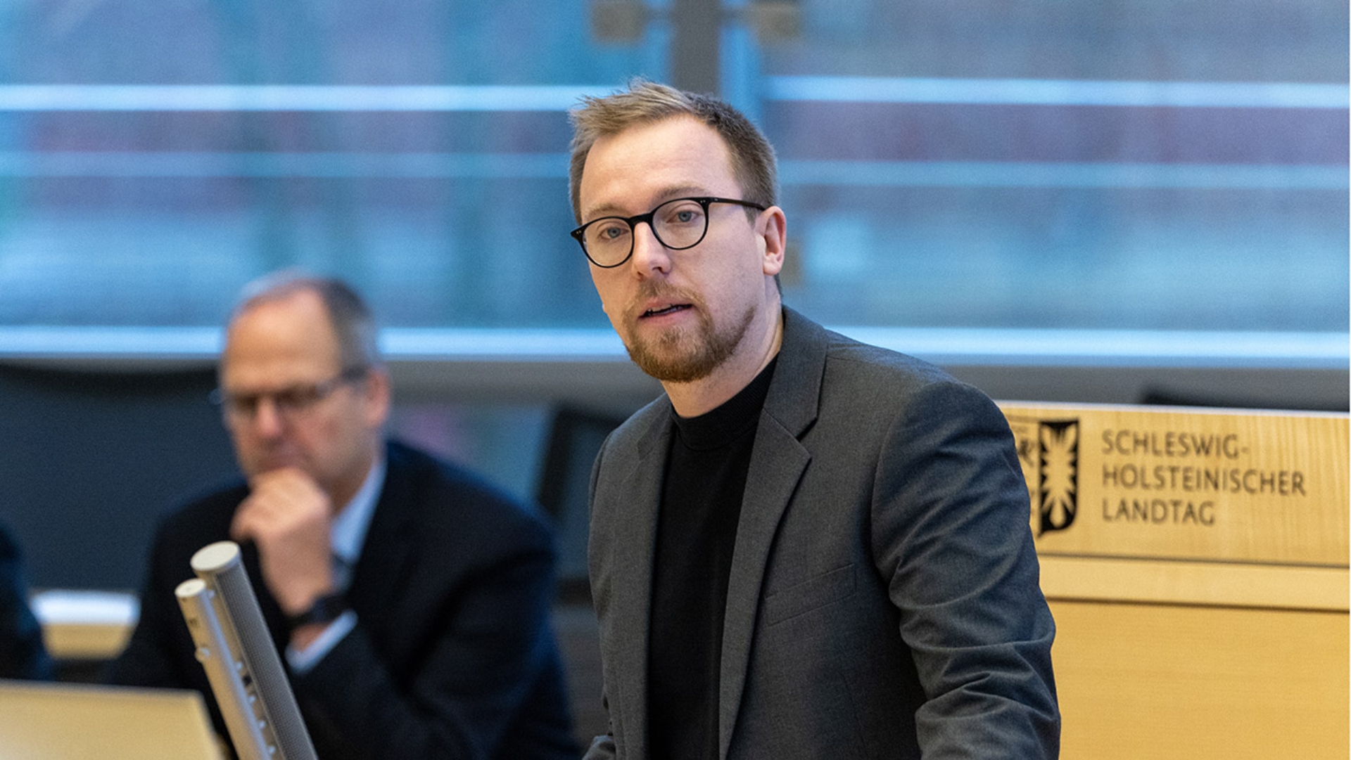 Der Grüne-Abgeordnete Malte Krüger hält eine Rede im Plenarsaal des Schleswig-Holsteinischen Landtages.