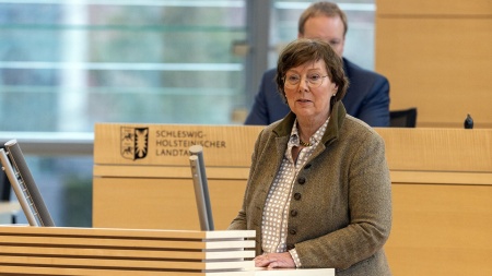 CDU-Innenministerin Sabine Sütterlin-Waack hält eine Rede im Plenarsaal des Schleswig-Holsteinischen Landtages.