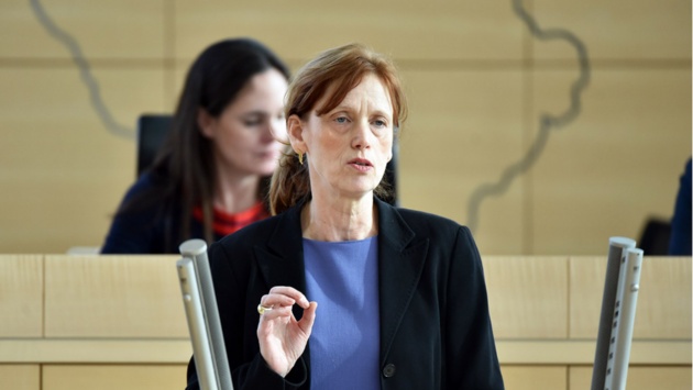 CDU-Bildungsministerin Karin Prien hält eine Rede im Plenarsaal des Schleswig-Holsteinischen Landtages