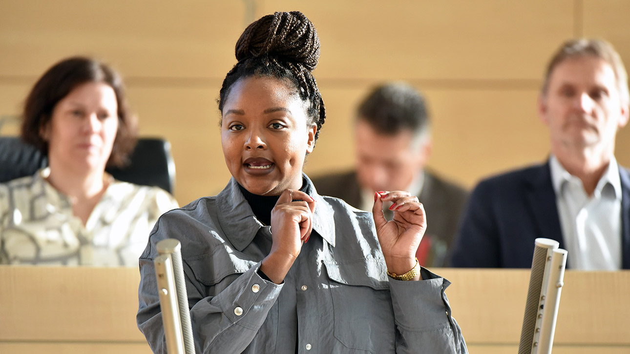 Touré, Aminata Ministerin Grüne Plenum  