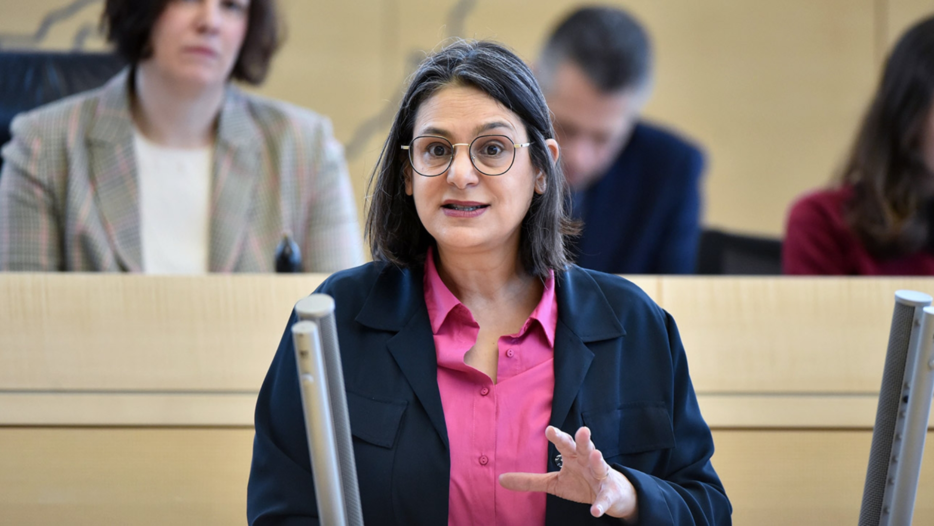 Die SPD-Fraktionsvorsitzende Serpil Midyatli hält eine Rede im Plenarsaal des Schleswig-Holsteinischen Landtages.