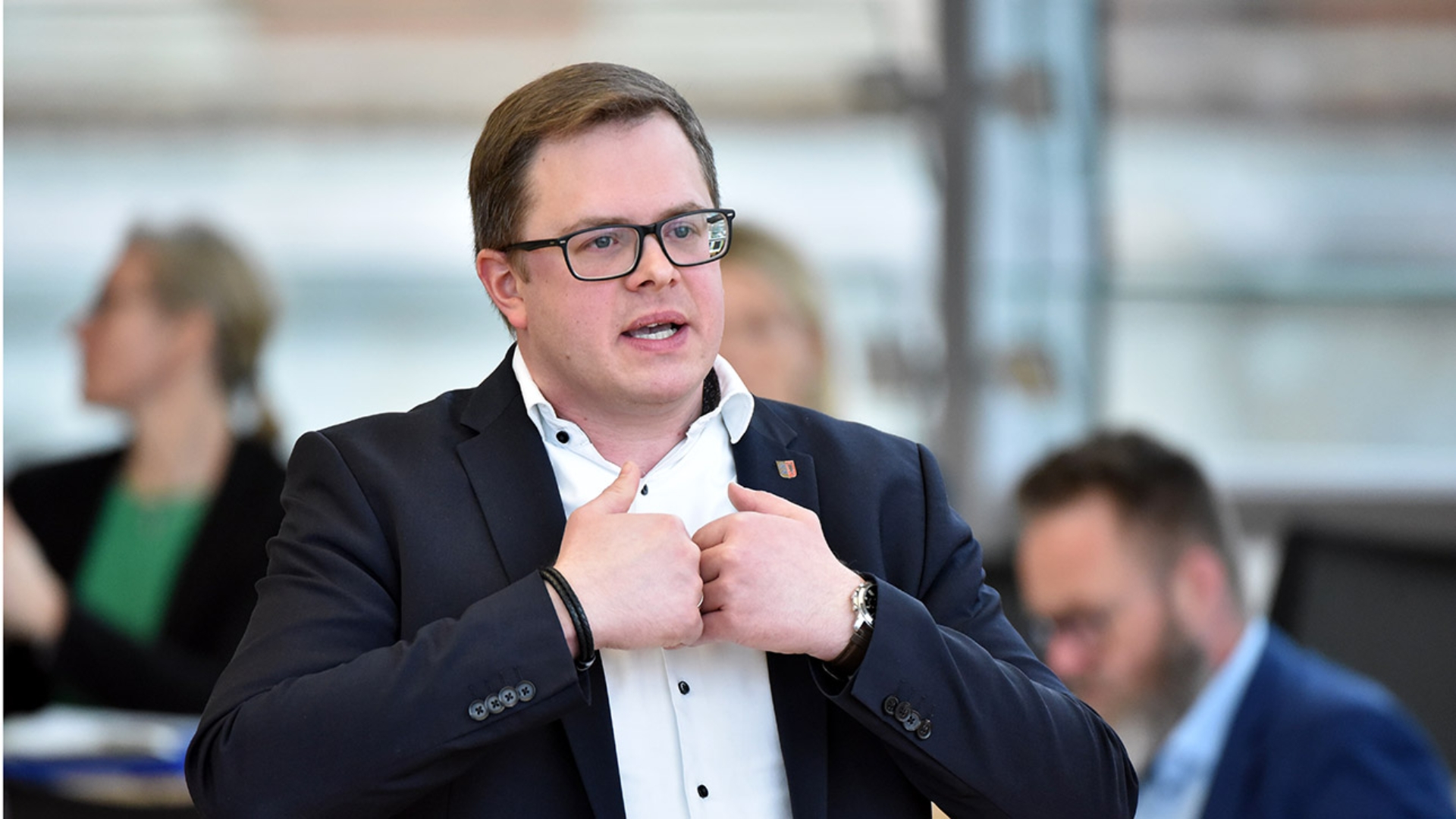 Der CDU-Abgeordnete Ole Plambeck hält eine Rede im Plenarsaal des Schleswig-Holsteinischen Landtages.