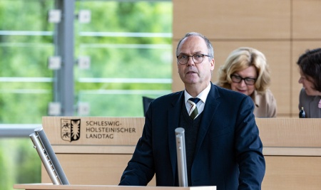 CDU-Landwirtschaftsminister Werner Schwarz hält eine Rede im Plenarsaal des Schleswig-Holsteinischen Landtages