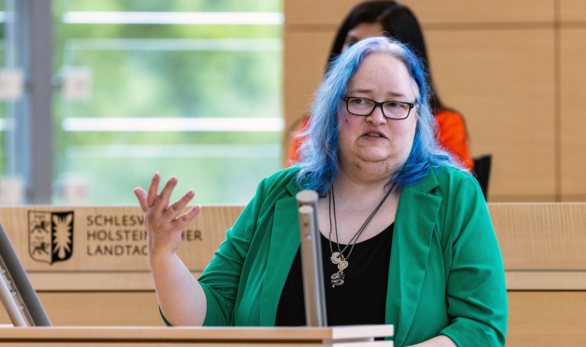 Die Grüne-Abgeordnete Bettina Braun hält eine Rede im Plenarsaal des Schleswig-Holsteinischen Landtages. 