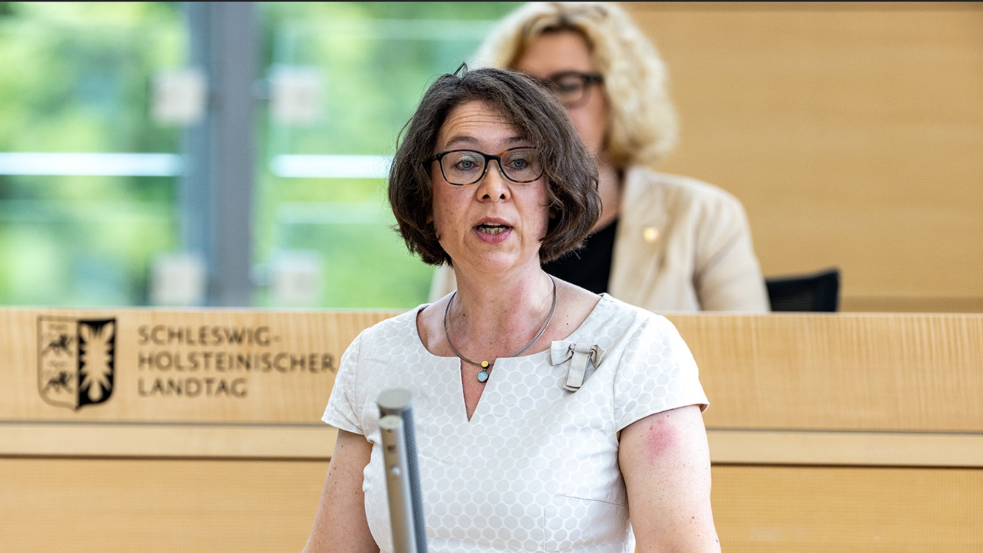 Die CDU-Abgeordnete Marion Schiefer hält eine Rede im Plenarsaal des Schleswig-Holsteinischen Landtages.