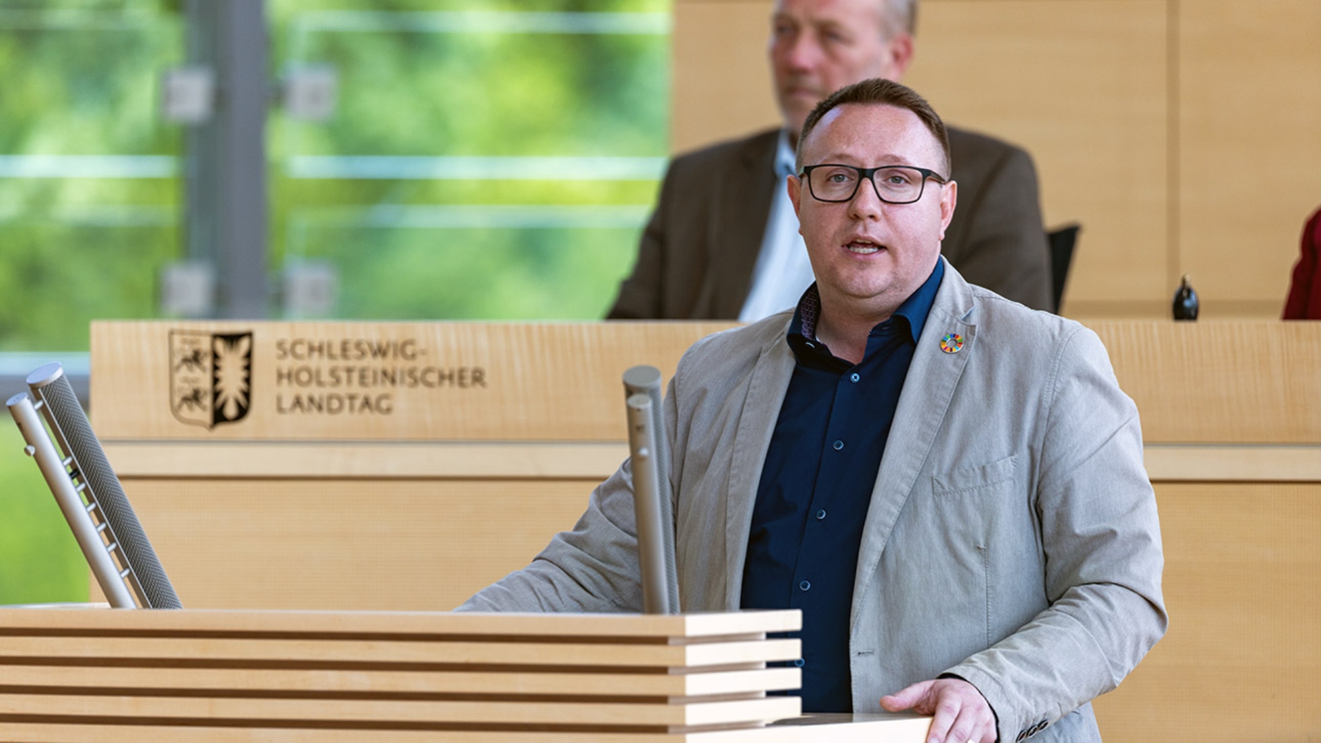 Der SSW-Abgeordnete Christian Dirschauer hält eine Rede im Plenarsaal des Schleswig-Holsteinischen Landtages.