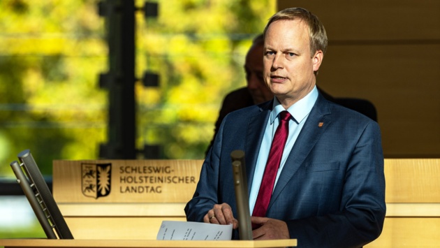 Der CDU-Abgeordnete Thomas Jepsen hält eine Rede im Plenarsaal des Schleswig-Holsteinischen Landtages