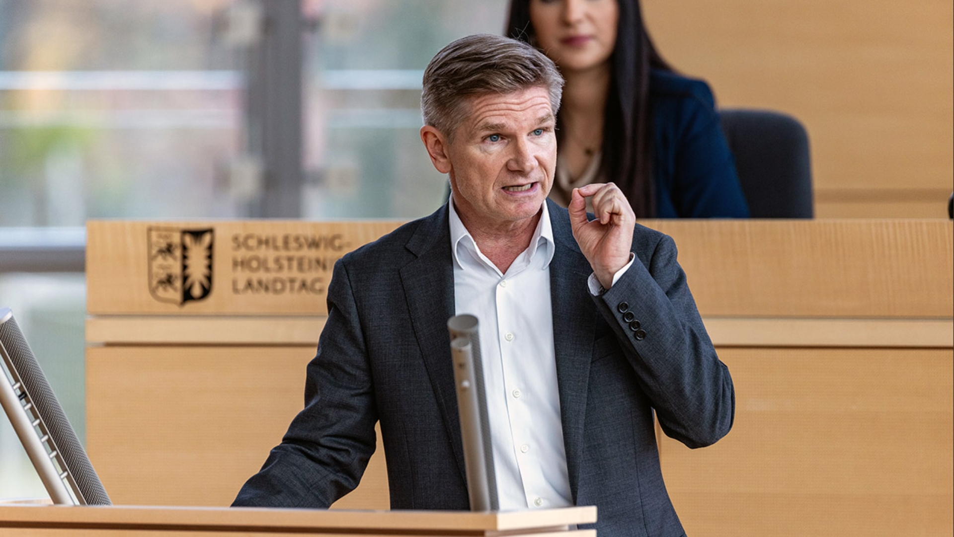 Der FDP-Abgeordnete Heiner Garg hält eine Rede im Plenarsaal des Schleswig-Holsteinischen Landtages. 