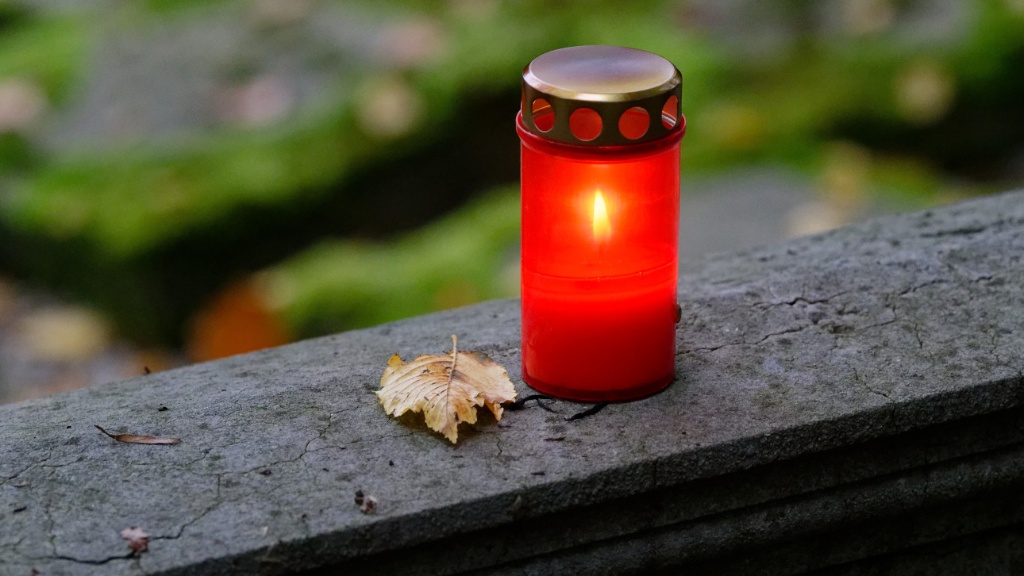 Friedhof, Beerdigung, Bestattung, Beisetzung, Sarg, Grab, Urne