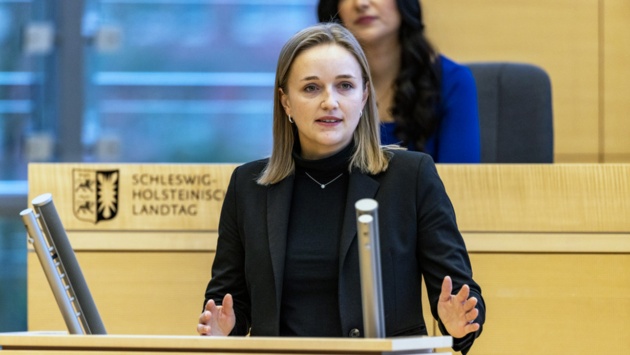 Die CDU-Abgeordnete Birte Glißmann hält eine Rede im Plenarsaal des Schleswig-Holsteinischen Landtages.