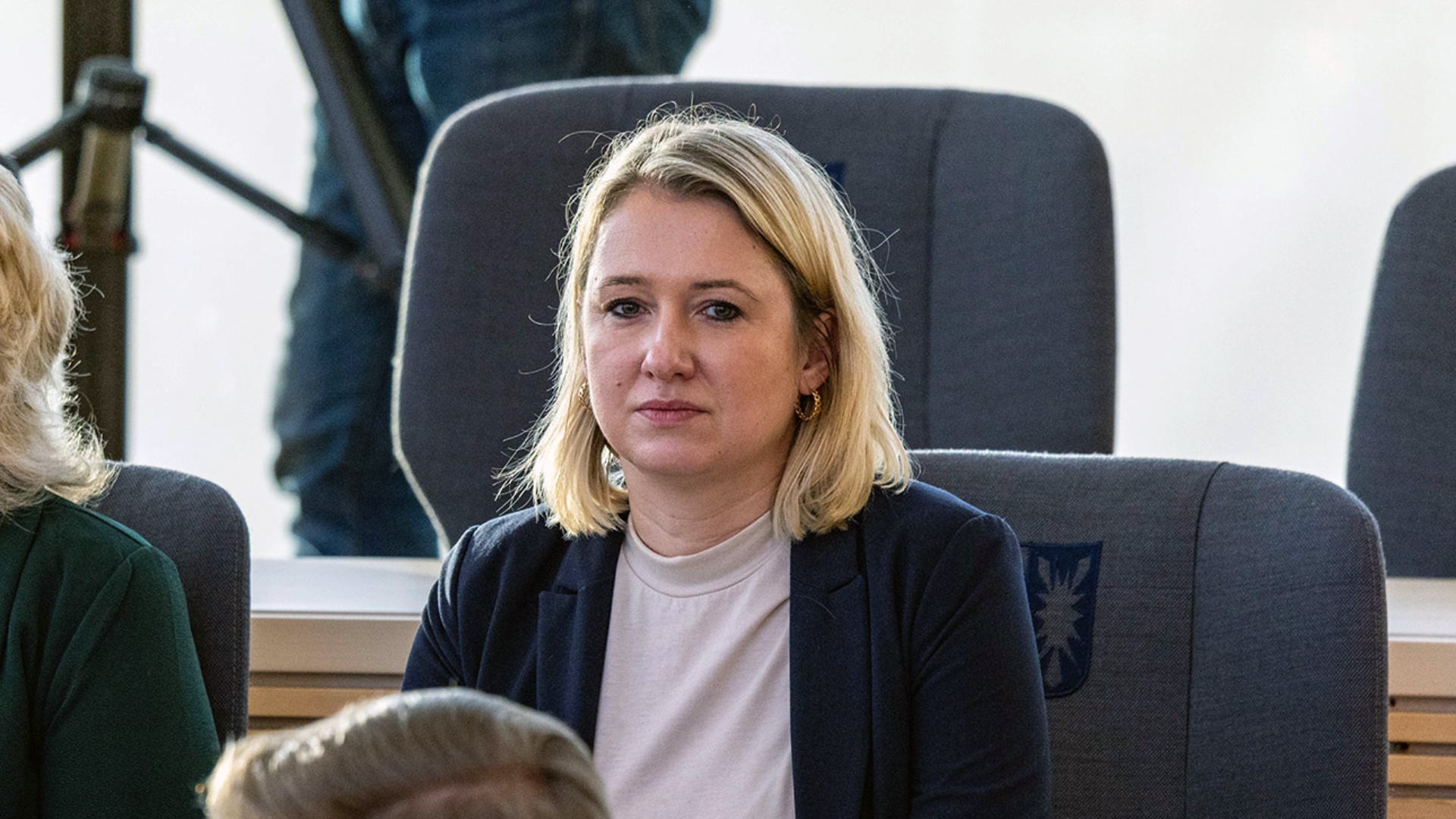 Die FDP-Abgeordnete Anne Riecke hat in den Reihen der FDP-Fraktion im Plenarsaal Platz genommen.