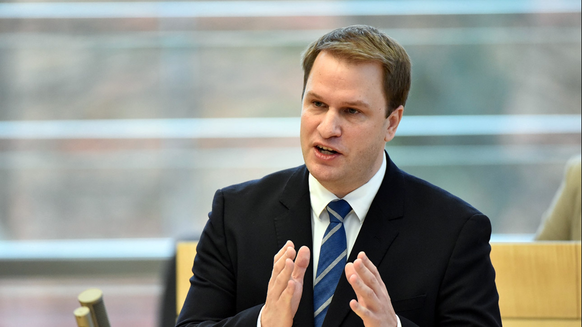 FDP-Fraktionschef Christopher Vogt hält eine Rede im Plenarsaal des Schleswig-Holsteinischen Landtages.