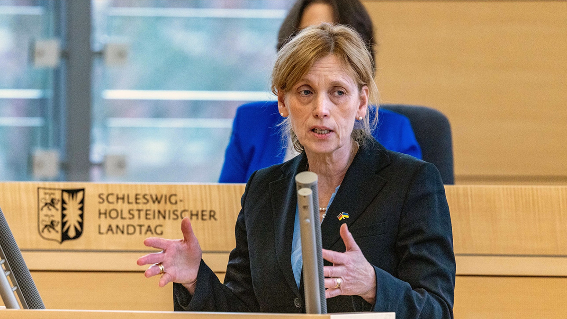 CDU-Bildungsministerin Karin Prien hält eine Rede im Plenarsaal des Schleswig-Holsteinischen Landtages.