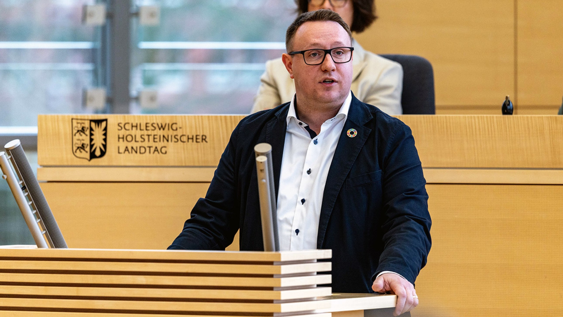 Der SSW-Fraktionsvorsitzende Christian Dirschauer hält eine Rede im Plenarsaal des Schleswig-Holsteinischen Landtages