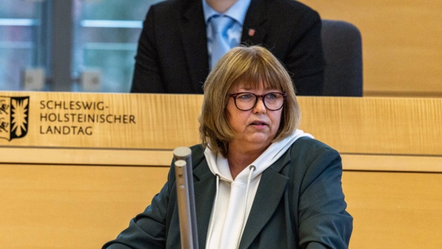 Die SPD-Abgeordnete Sandra Redmann hält eine Rede im Plenarssal des Schleswig-Holsteinischen Landtages