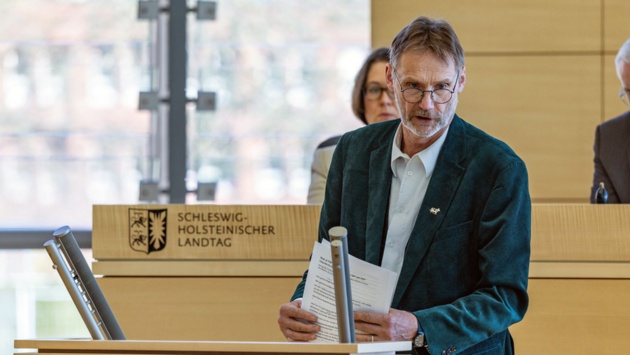 Der Grünen-Abgeordnete Dirk Kock-Rohwer hält eine Rede im Plenarsaal des Schleswig-Holsteinischen Landtages  