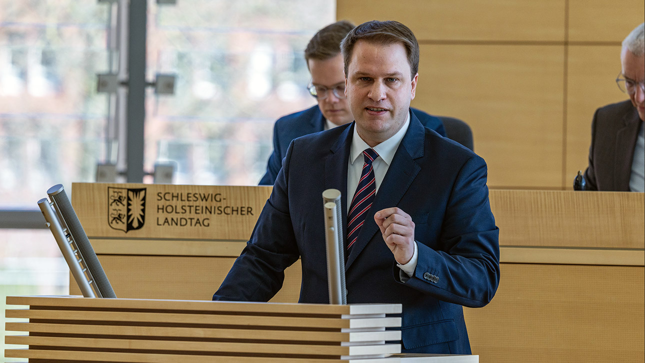 FDP-Fraktionschef Christopher Vogt hält eine Rede im Plenarsaal des Schleswig-Holsteinischen Landtages.