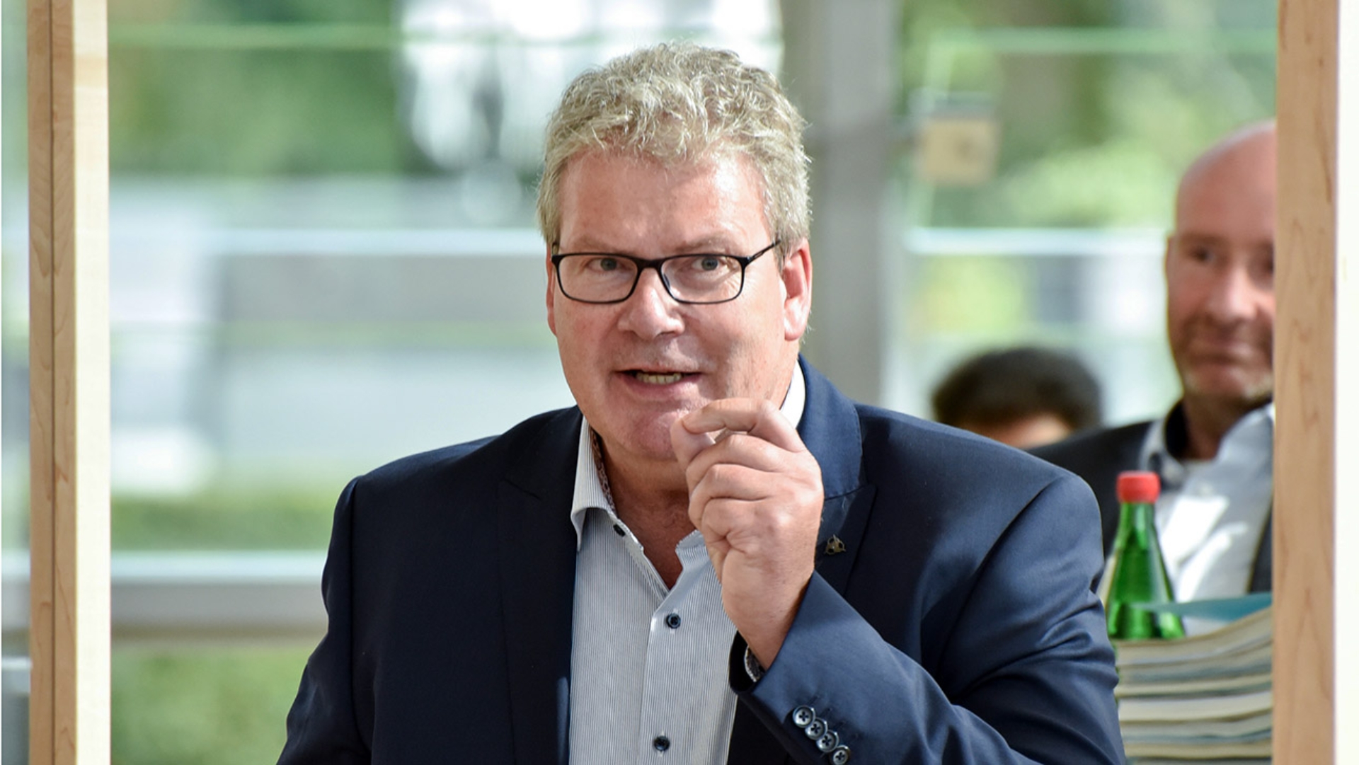 Der SPD-Abgeordnete Thomas Hölck hält eine Rede im Plenarsaal des Schleswig-Holsteinischen Landtages.