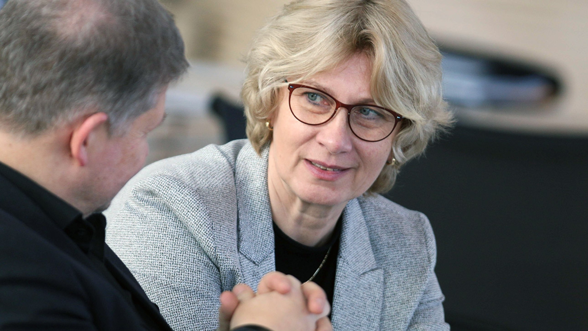 Die FDP-Abgeordnete Anita Klahn hält eine Rede im Plenarsaal des Schleswig-Holsteinischen Landtages.