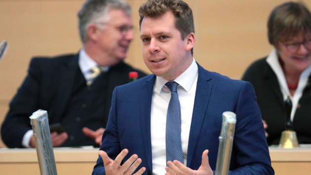 Joschka Knuth spricht im Dezember 2020 zur Corona-Warn-App