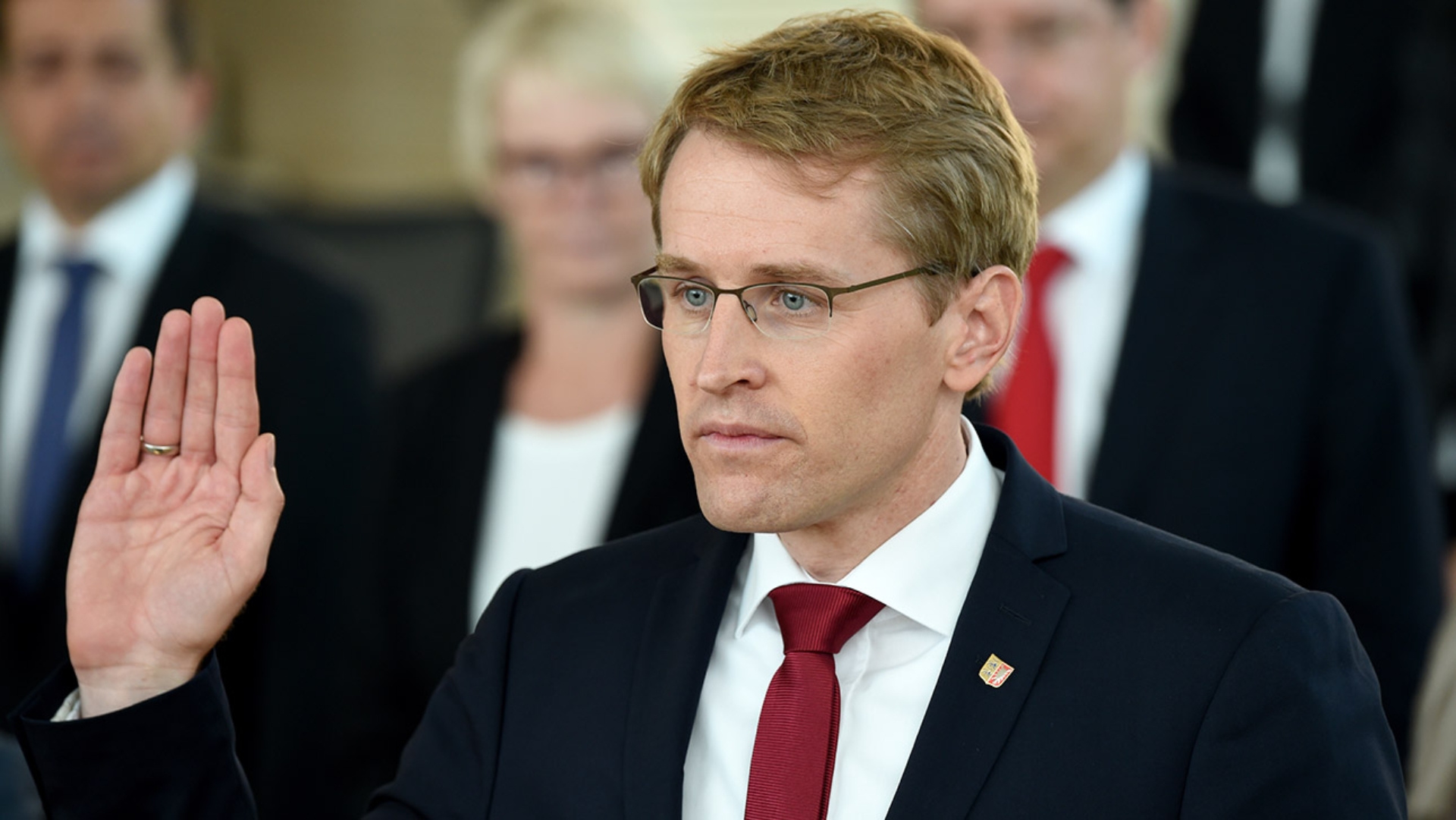 Daniel Günther wird als Ministerpräsident vereidigt.