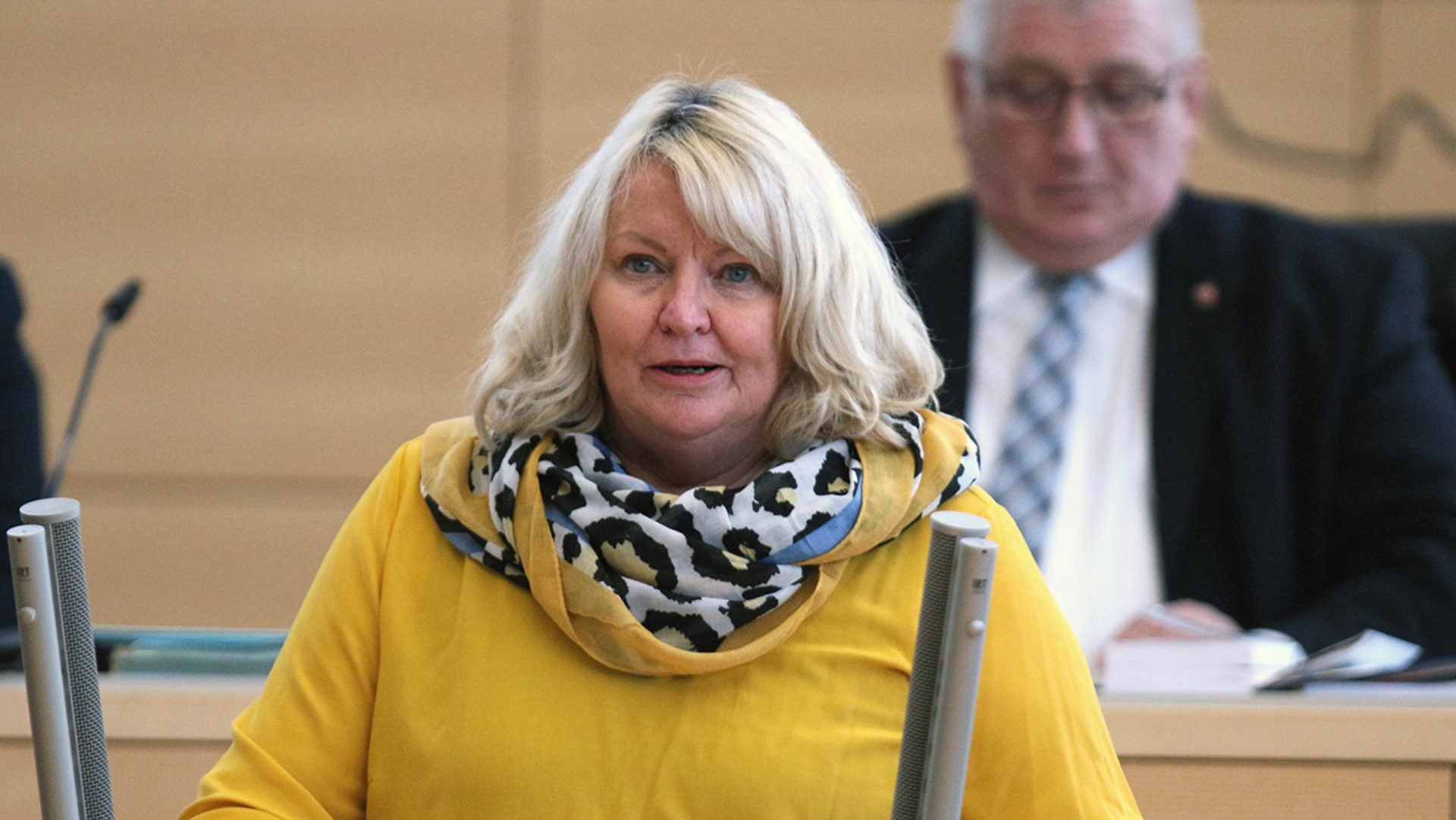 Die SSW-Abgeordnete Jette Waldinger-Thiering hält eine Rede im Plenarsaal des Landtages.