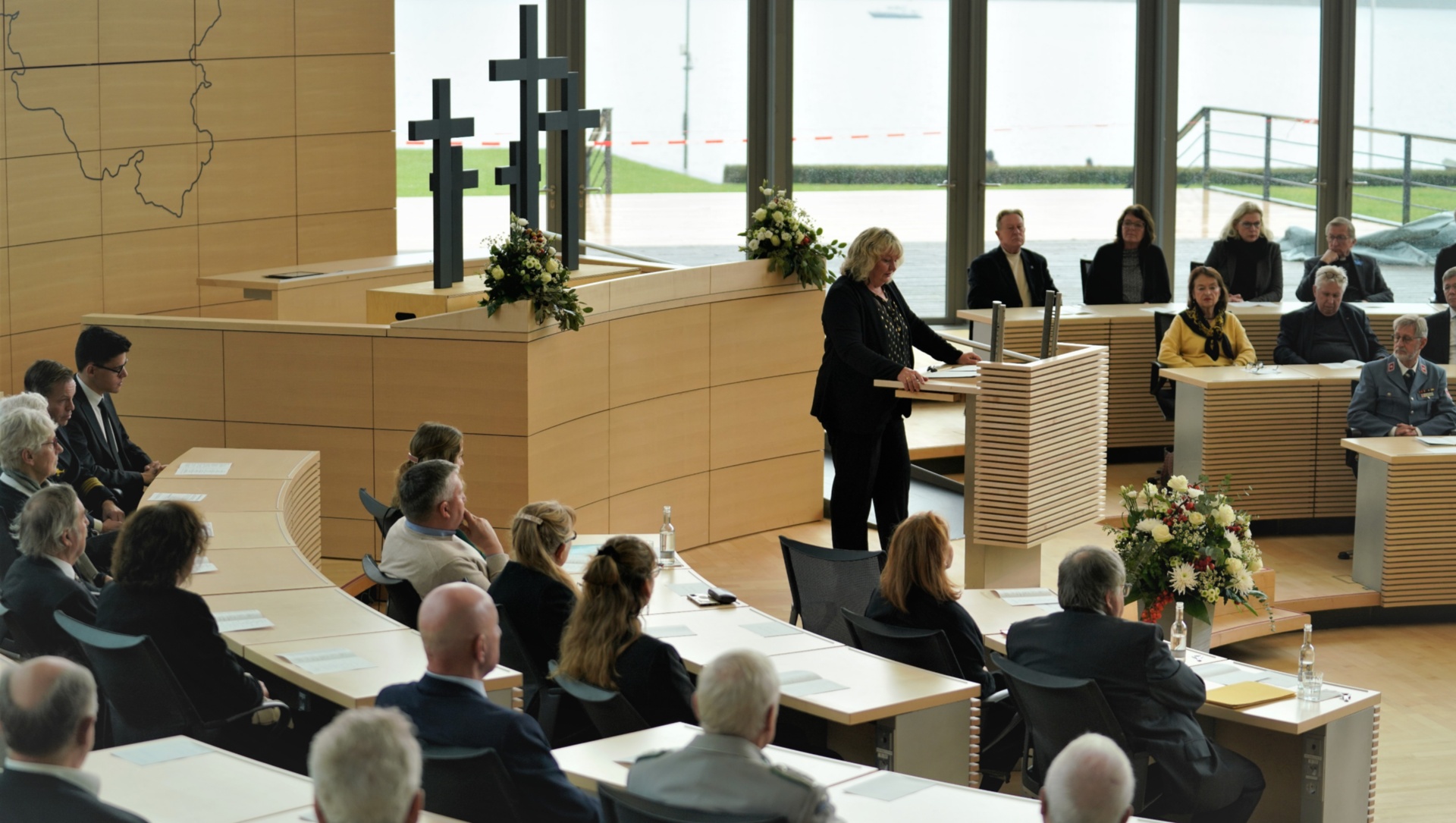 Landtagsvizepräsidentin Jette Waldinger-Thiering spricht zum Volkstrauertag im Plenarsaal. © Foto: Landtag, Frank Platthoff