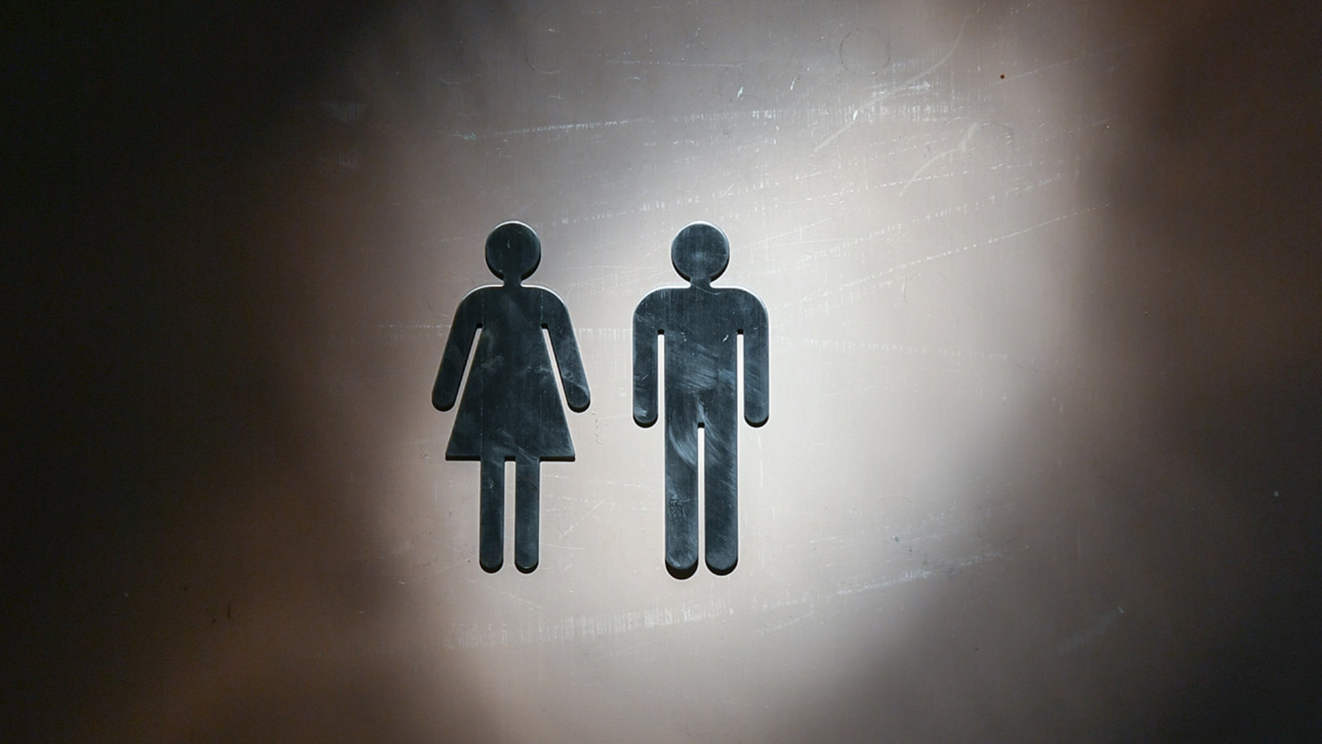 Piktogramme für eine Frau und ein Mann sind an einer Tür angebracht. 