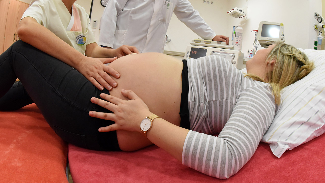 Kreisssaal Ärtze Hebamme Geburt Schwangerschaft