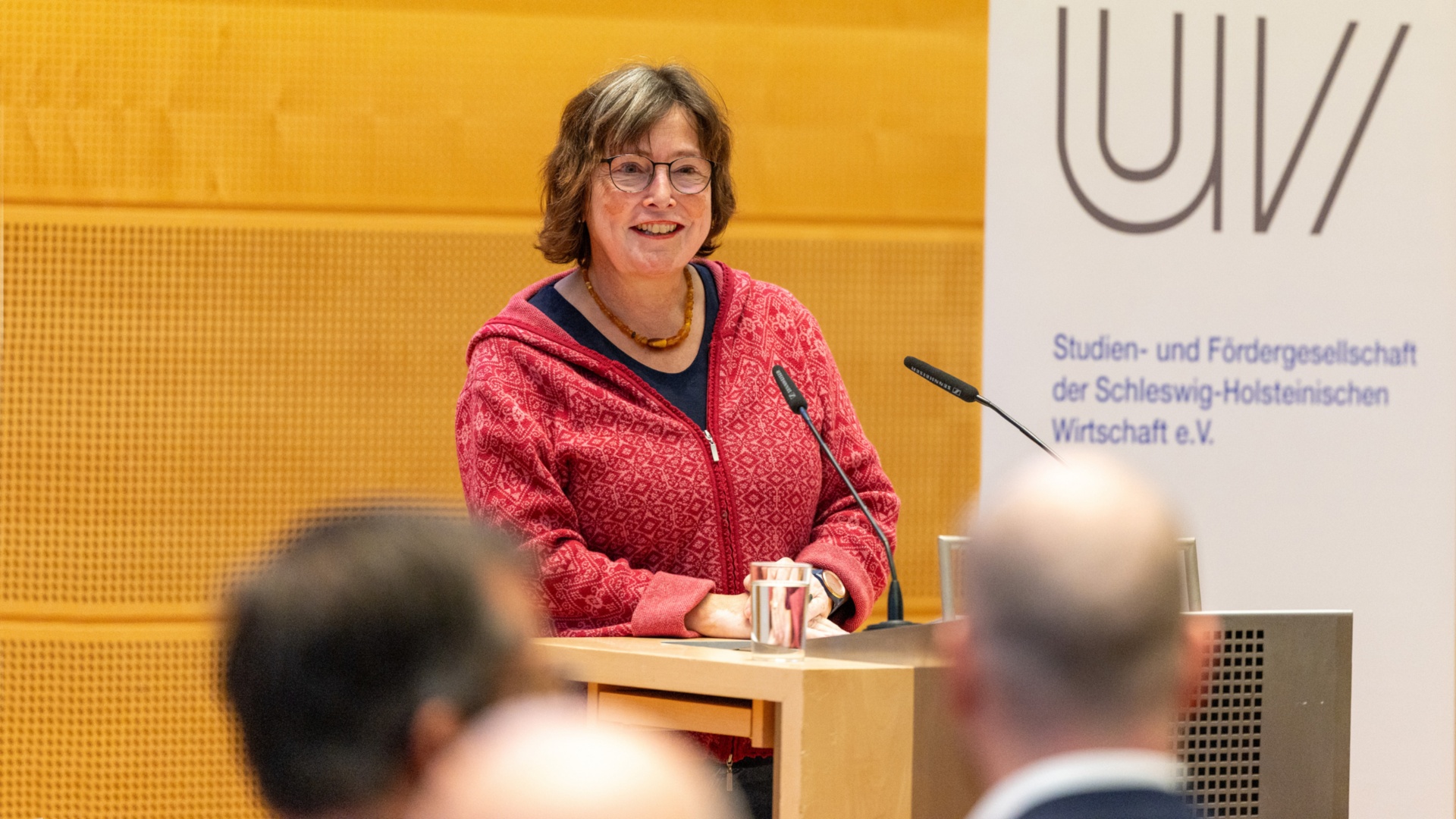 Landtagsvizepräsidentin Eka von Kalben spricht im Rahmen des Umweltpreises der Wirtschaft ein Grußwort