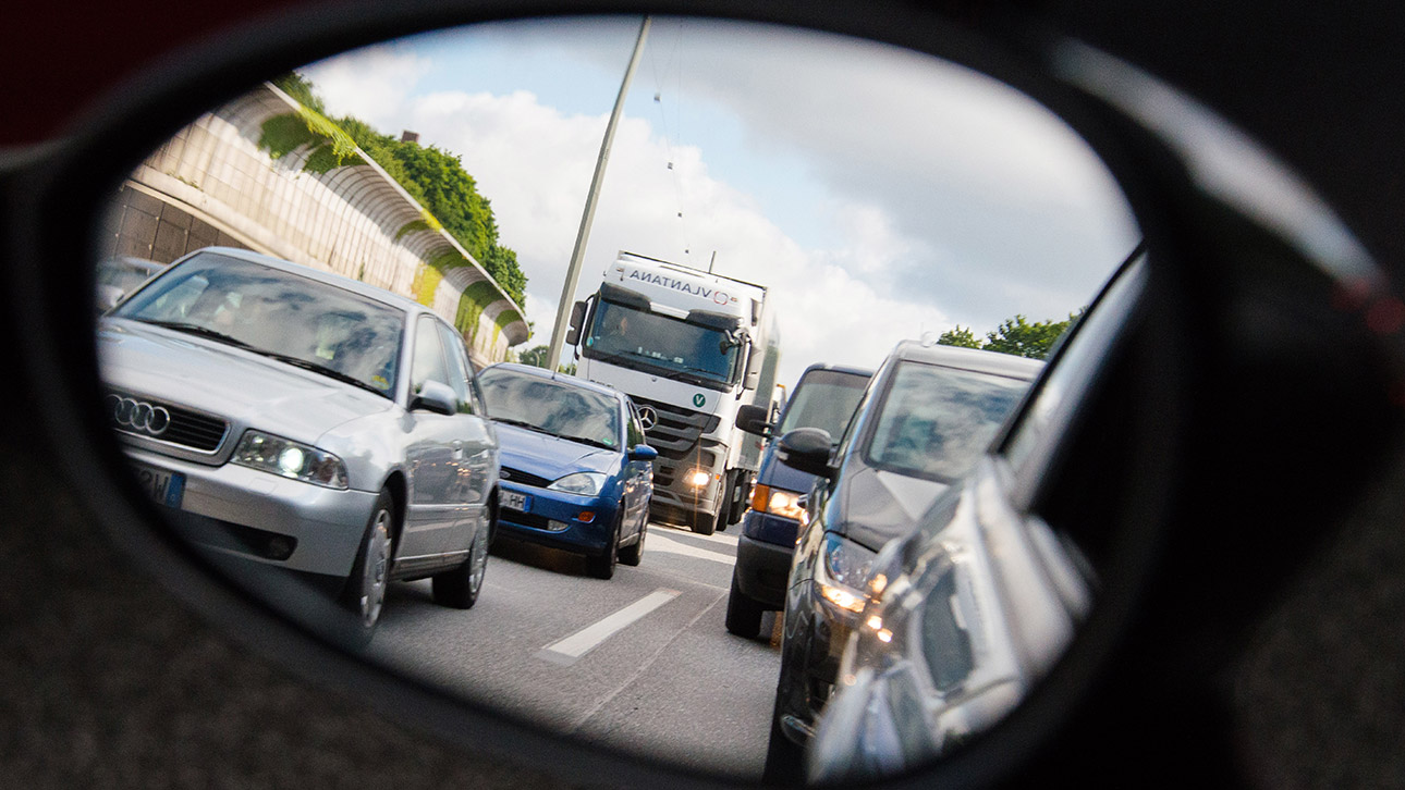 Stau im Rueckspiegel Autobahn 7