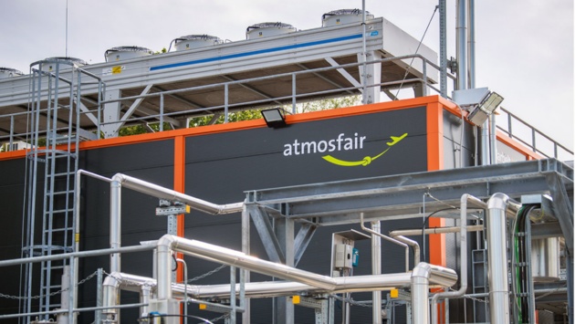 Blick auf die neu eröffnete Anlage zur Herstellung von CO2-neutralem Kerosin in Werlte.