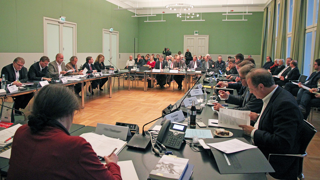 Der Innen- und Rechtsausschuss bei einer Sitzung im November 2017