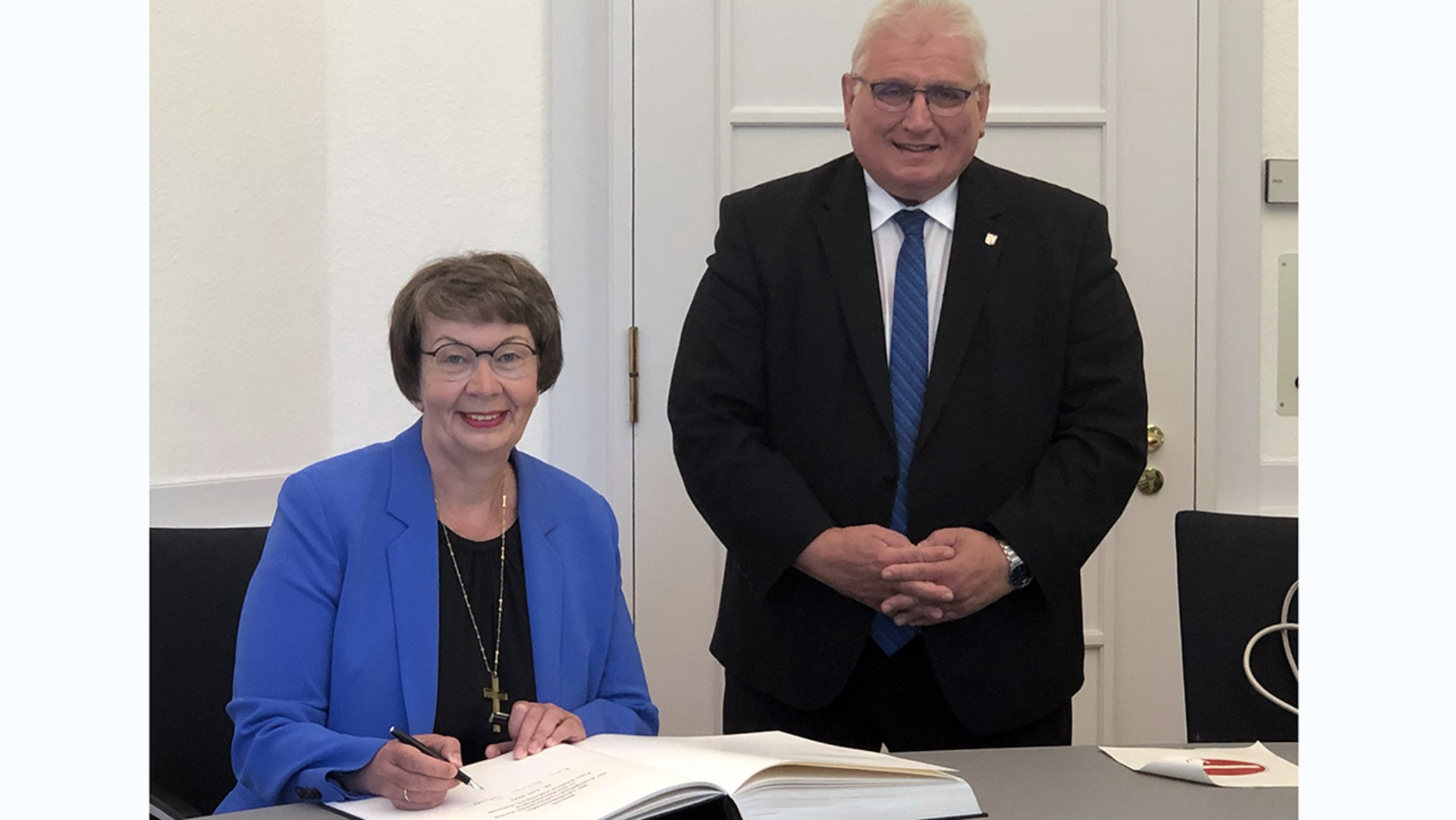 Landesbischöfin Kühnbaum-Schmidt und Landtagspräsident Schlie