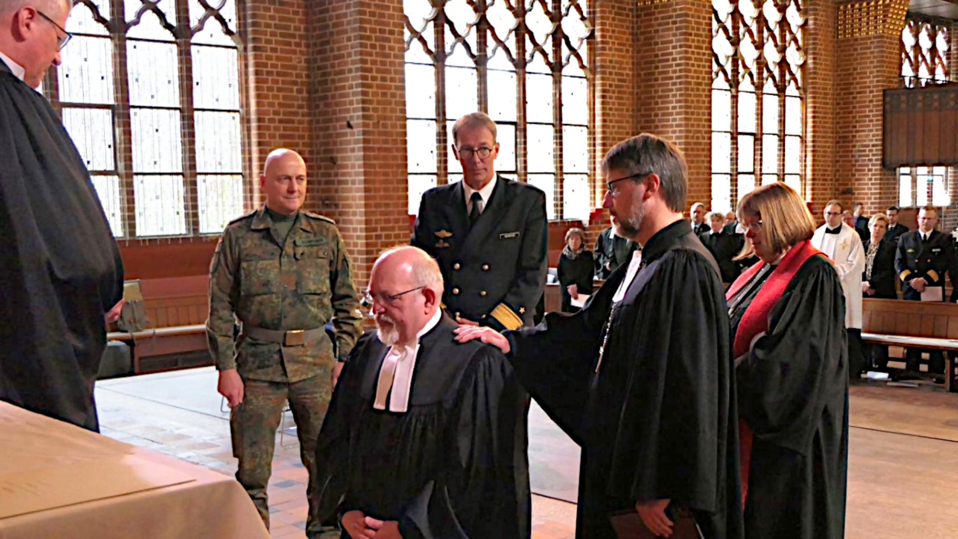 Einführung des neuen Leitenden Millitädekans Ernst Raunig