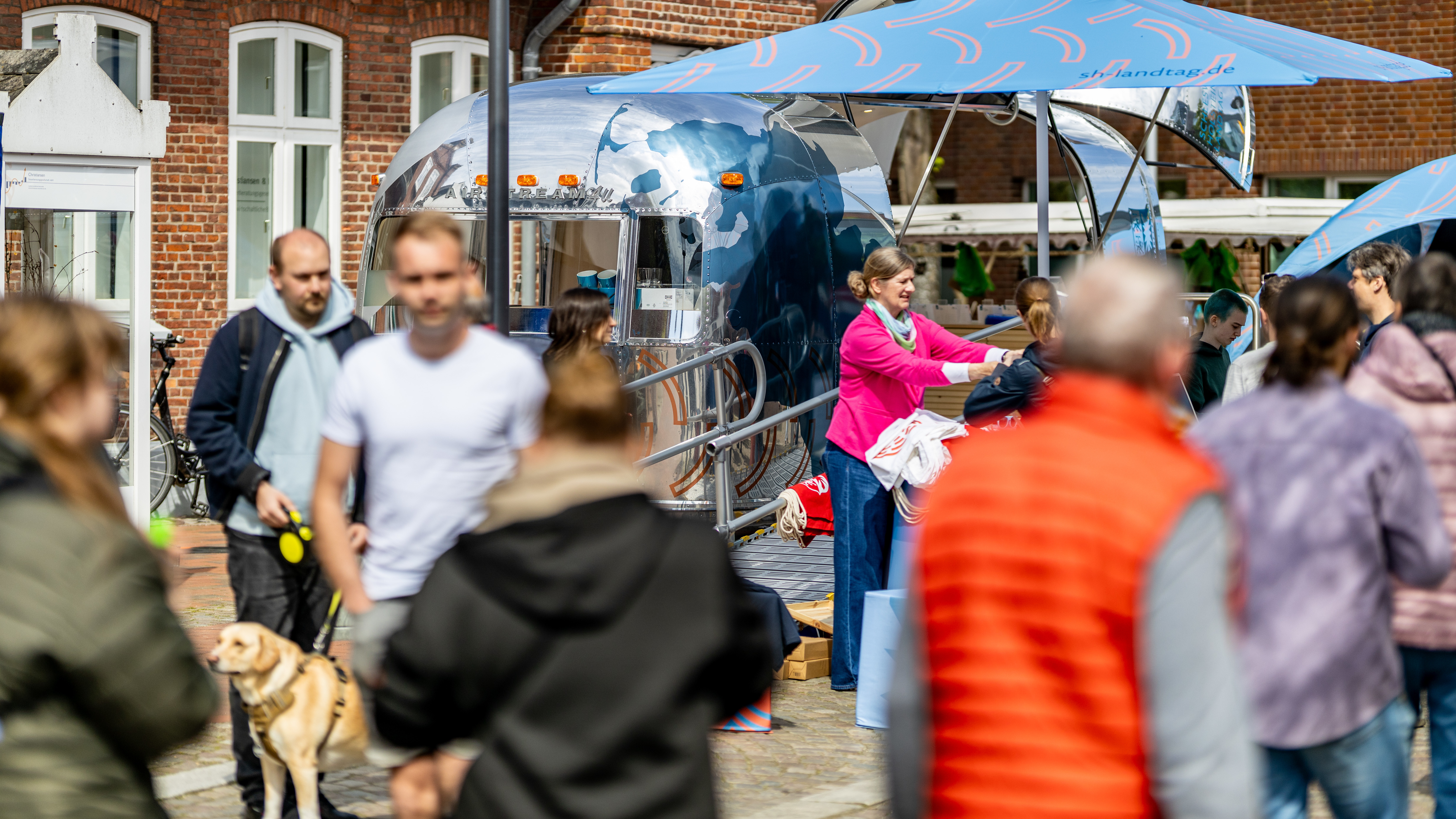 Auch 2025 wieder unterwegs in Schleswig-Holstein: Das Landtagsmobil