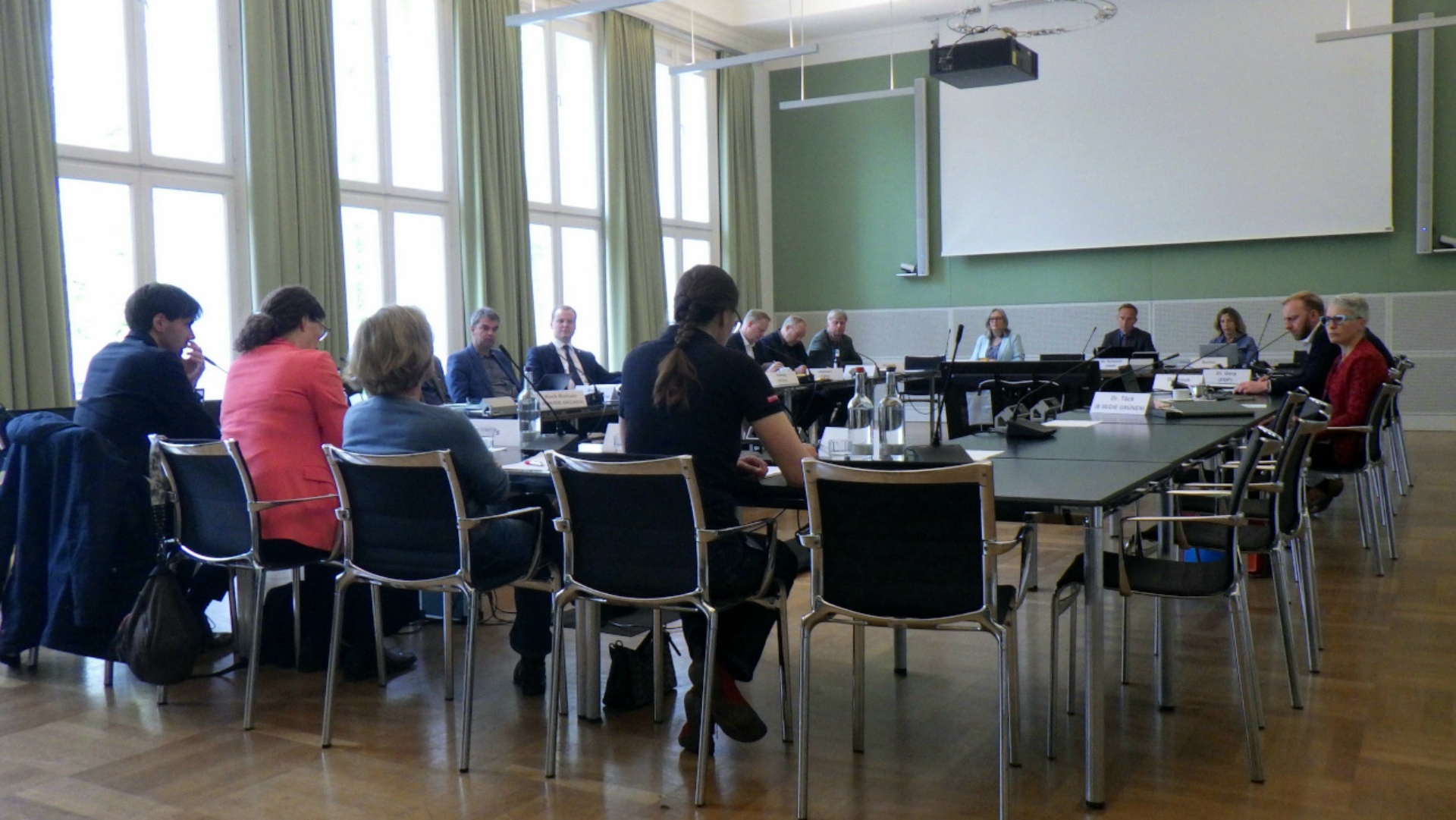 Der Petitionsausschuss tagt zum Thema „Abschiebungen aus Arbeit“