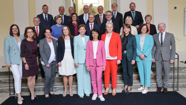 Die Teilnehmerinnen und Teilnehmer der Landtagspräsidentenkonferenz in Salzburg