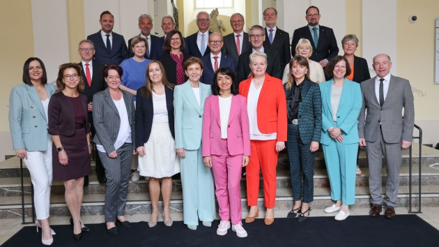 Die Teilnehmerinnen und Teilnehmer der Landtagspräsidentenkonferenz in Salzburg