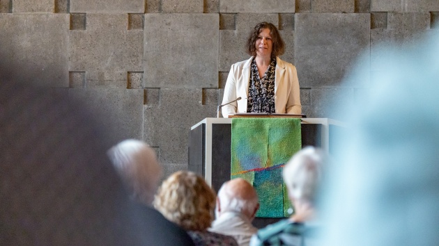 Landtagspräsidentin Kristina Herbst hält eine Predigt in der Paul-Gerhardt-Gemeinde in Kiel