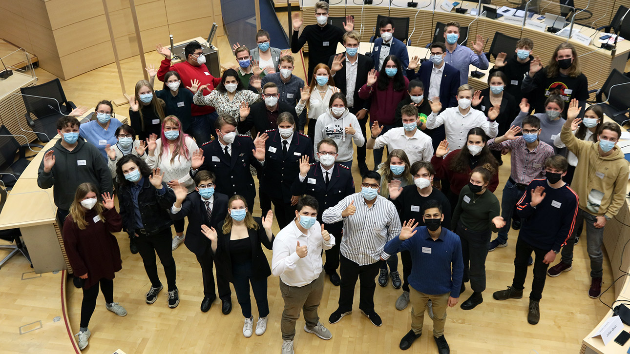 Gruppenfoto im Plenarsaal