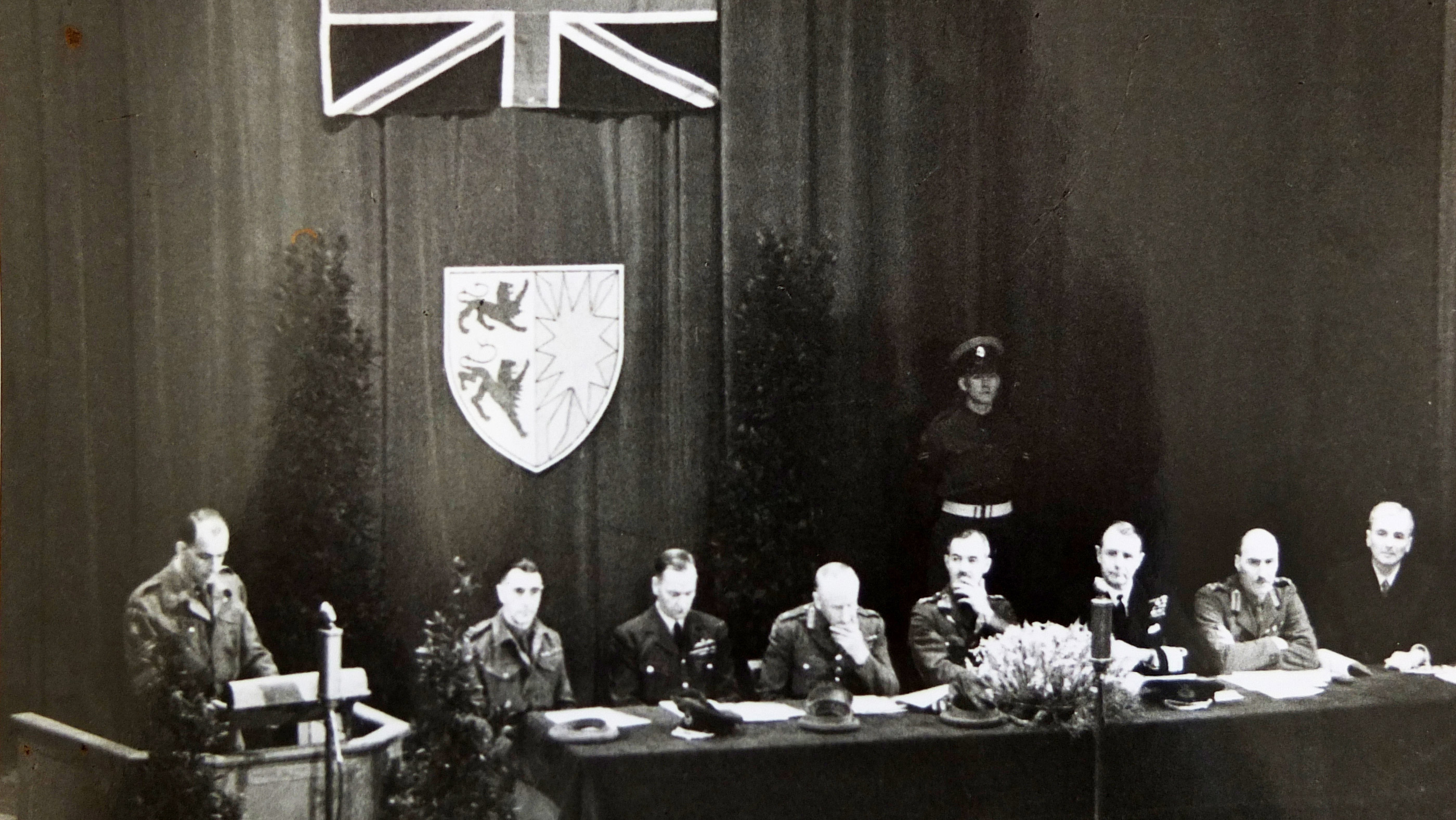 Der erste ernannte Landtag Schleswig-Holsteins bei seiner ersten Sitzung im Kieler Schauspielhaus im Februar 1946