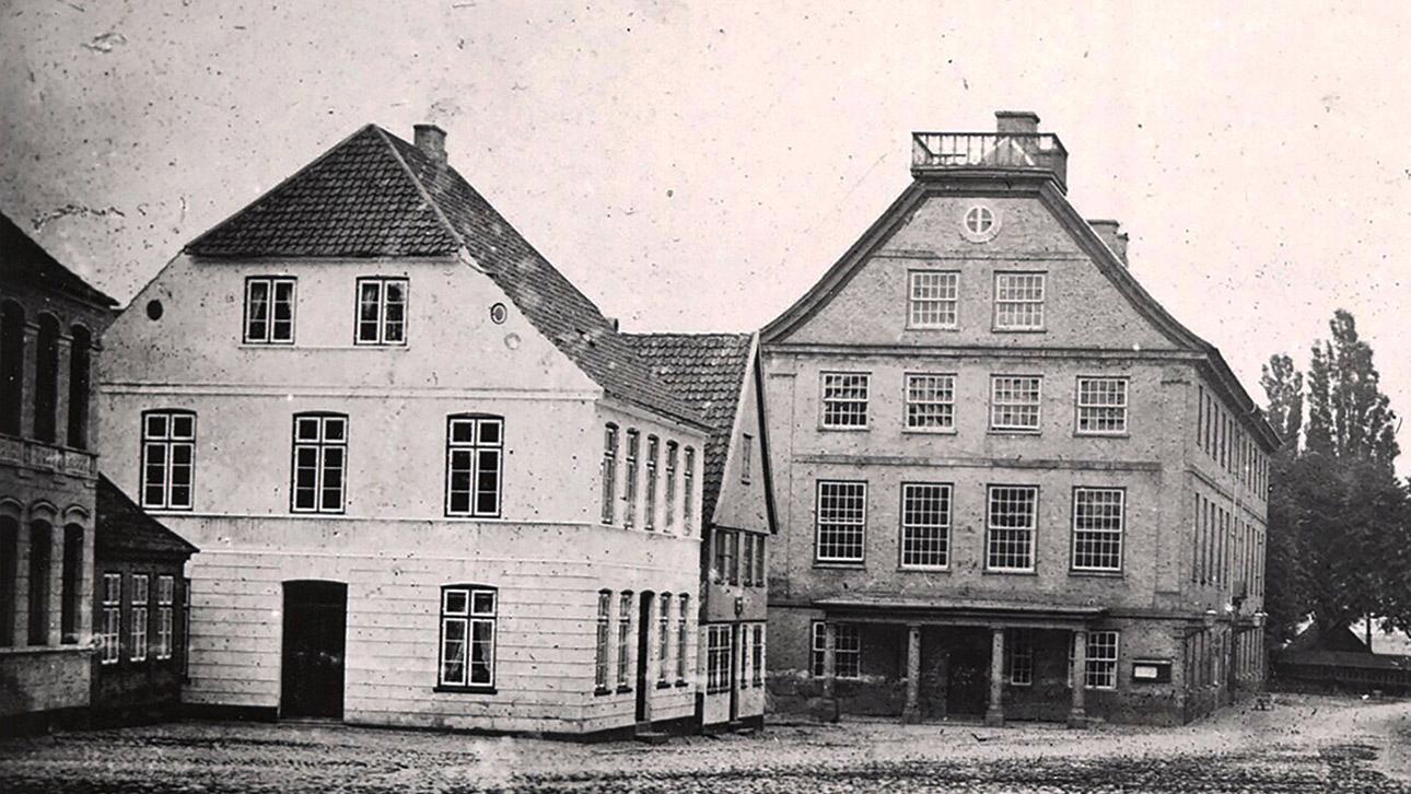 1836: Im Ständehaus in Schleswig tagt erstmals das Parlament des Herzogtums Schleswig