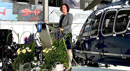 Landtagpräsidentin Kristina Herbst bei ihrer Rede zur Amtsübergabe bei der Bundespolizei-Fliegerstaffel Fuhlendorf.